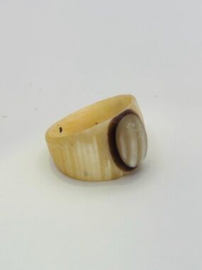 Vtg Natural Mother-of-Pearl Wide Band Ring – US 5.5–6